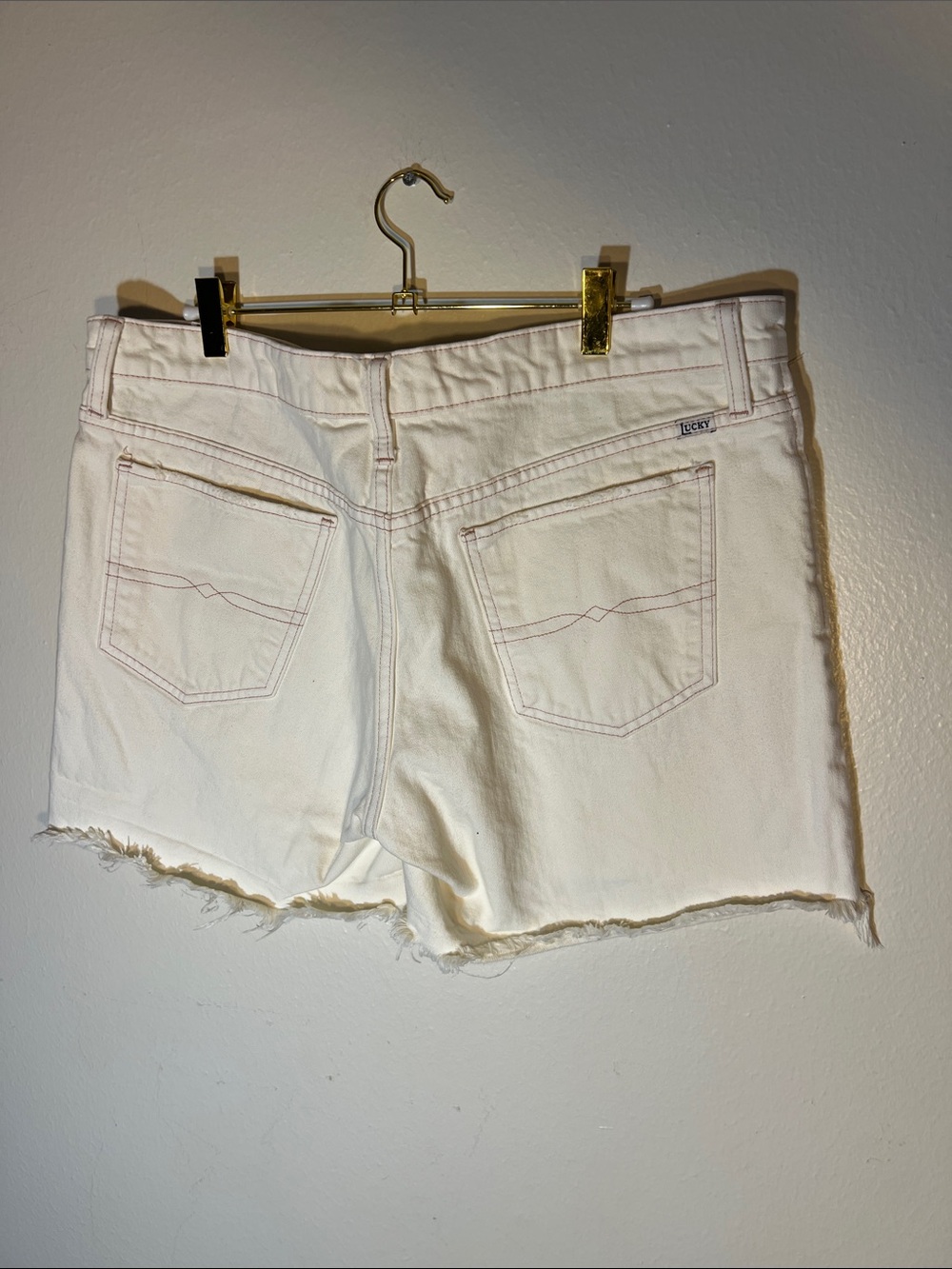Lucky Brand Boyfriend White Frayed Hem Denim Shorts Contrast Stitching 10 30 - Picture 6 of 9
